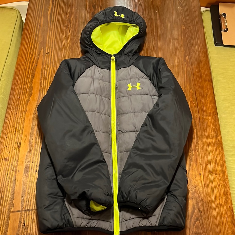Under armor, size youth small, winter coat. Very good used condition.